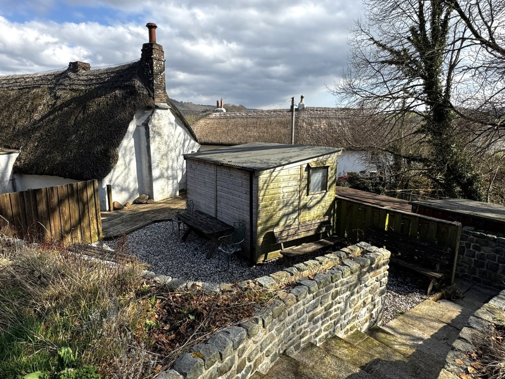 Lot: 135 - HISTORIC PUBLIC HOUSE FOR IMPROVEMENT WITHIN DARTMOOR NATIONAL PARK - Storage shed